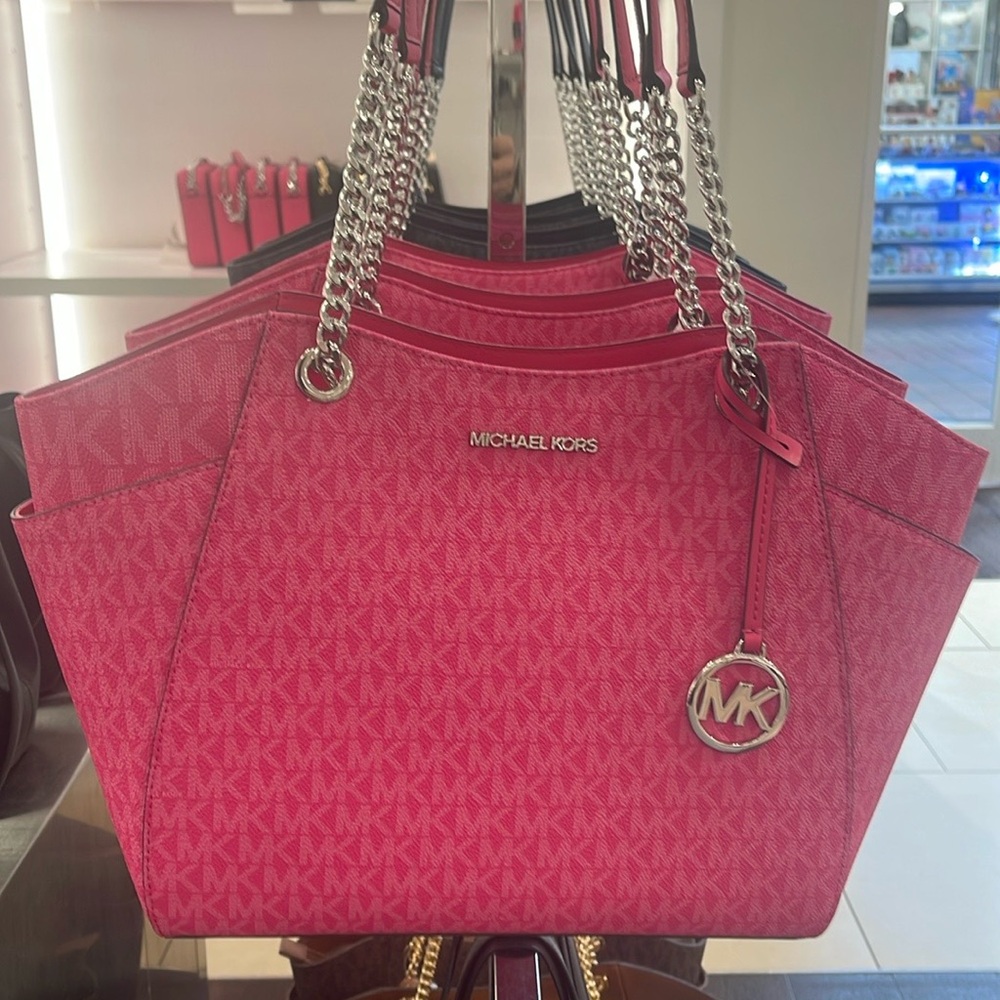 Michael Kors Pink Jet Set Travel Lg Signatr Logo Chain Shoulder Tote
Dragonfruit - Picture 14 of 16